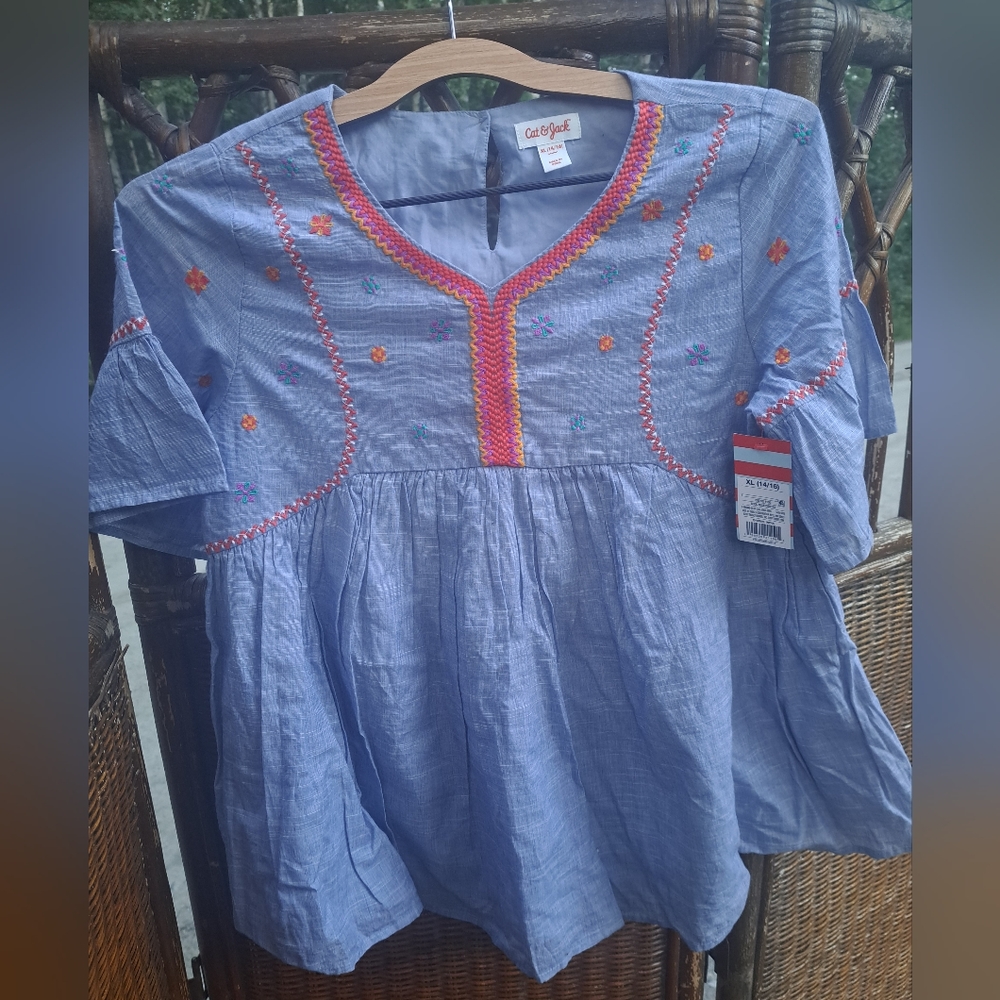 Cat and Jack new shirt with tags size 14/16🌷🥀🌸🌹⚘️